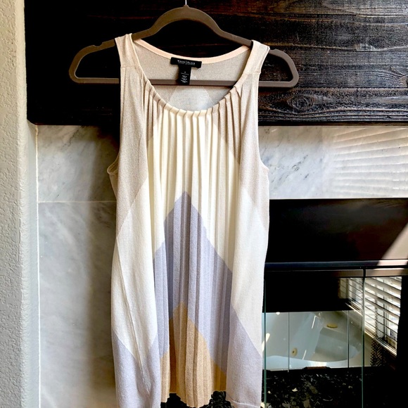 White House black market top - Picture 1 of 4